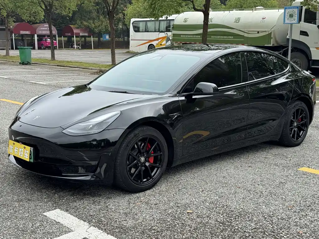 Tesla Model 3 — фото 5