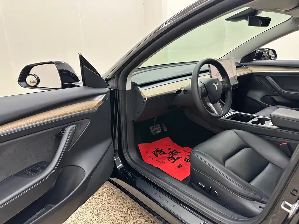Tesla Model 3 — фото 14