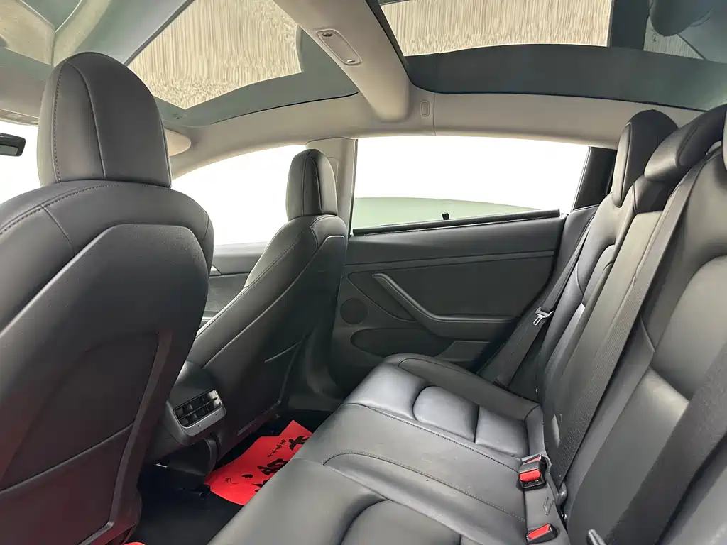 Tesla Model 3 — фото 18