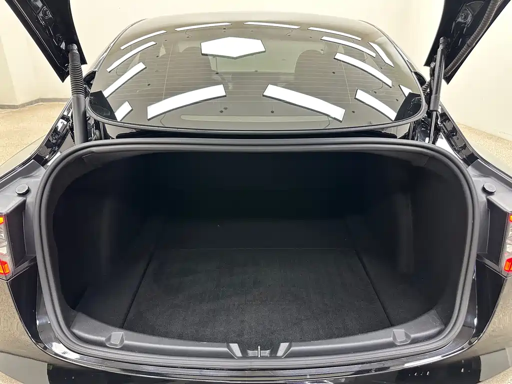 Tesla Model 3 — фото 30