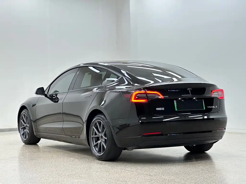 Tesla Model 3 — фото 4