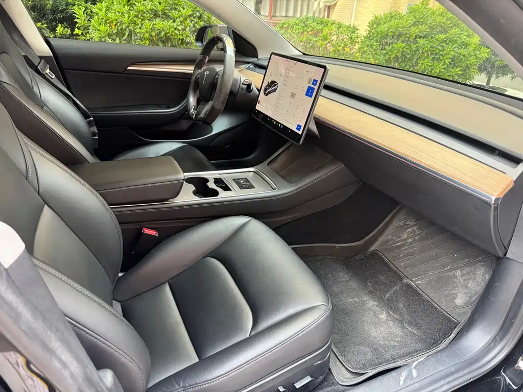 Tesla Model 3 — фото 11