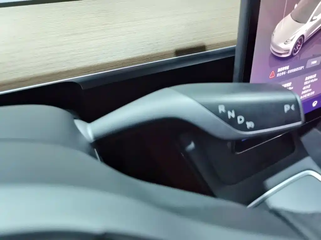 Tesla Model 3 — фото 14