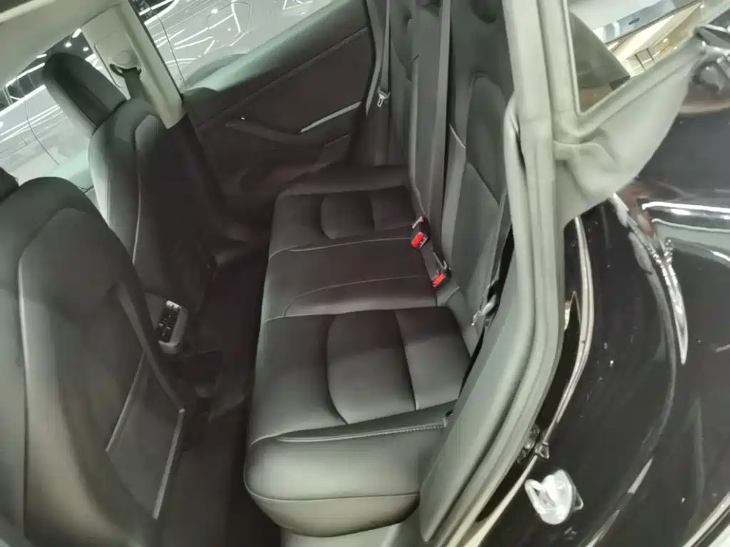 Tesla Model 3 — фото 17