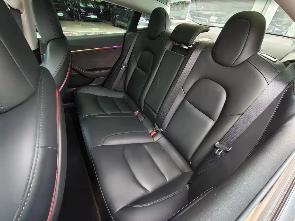 Tesla Model 3 — фото 10