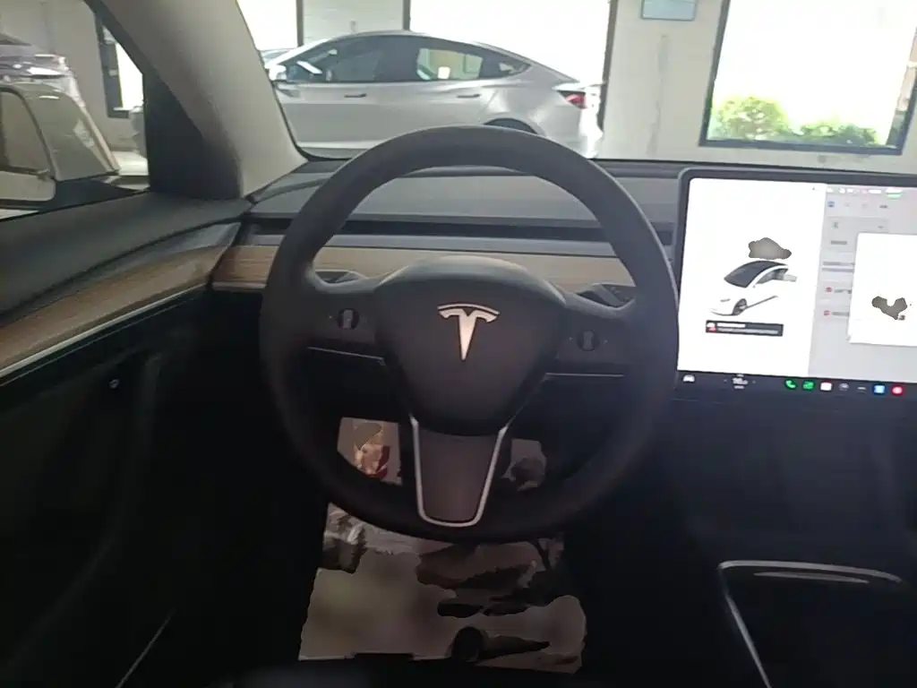 Tesla Model 3 — фото 11