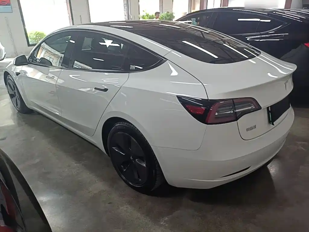 Tesla Model 3 — фото 5