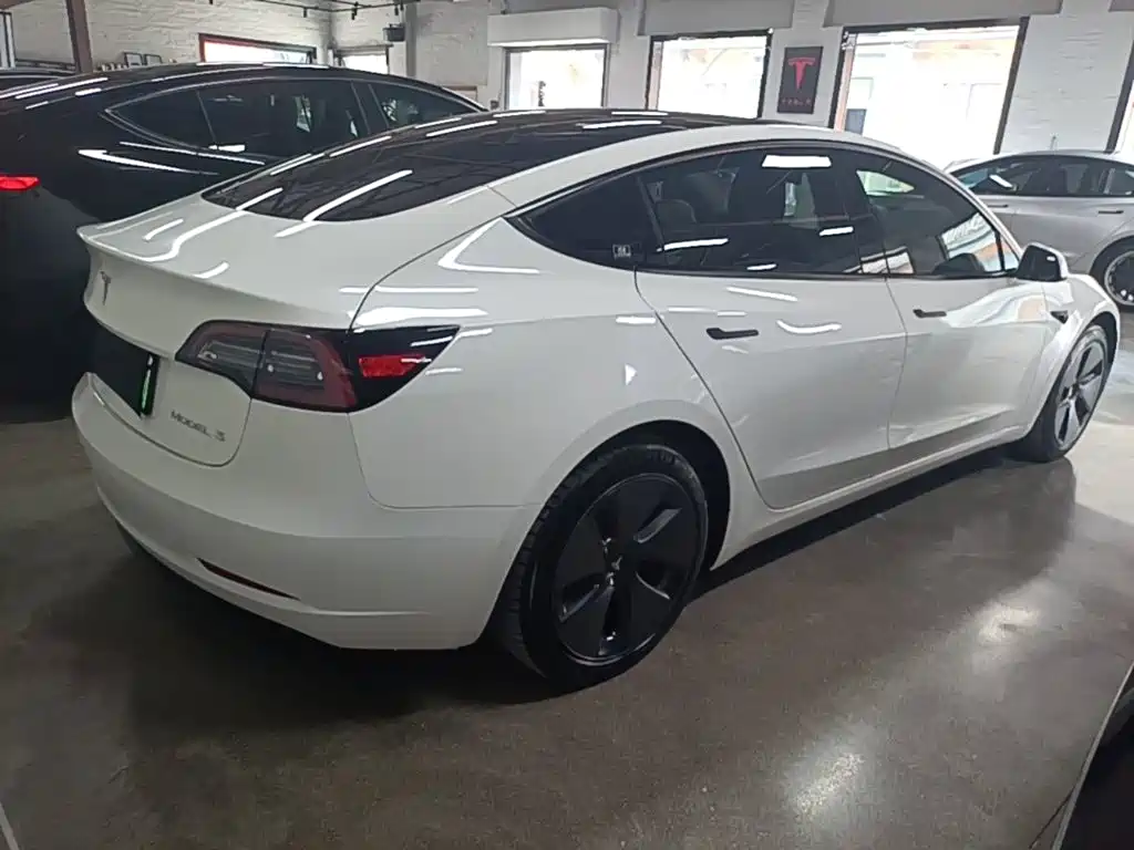 Tesla Model 3 — фото 6