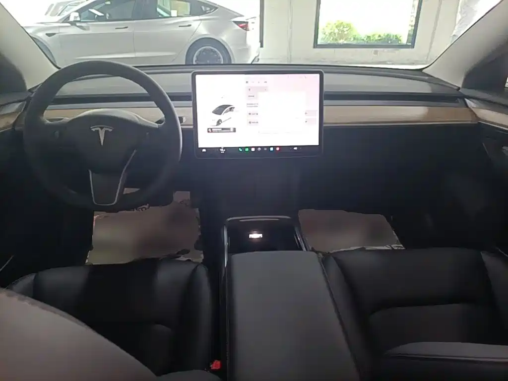 Tesla Model 3 — фото 10