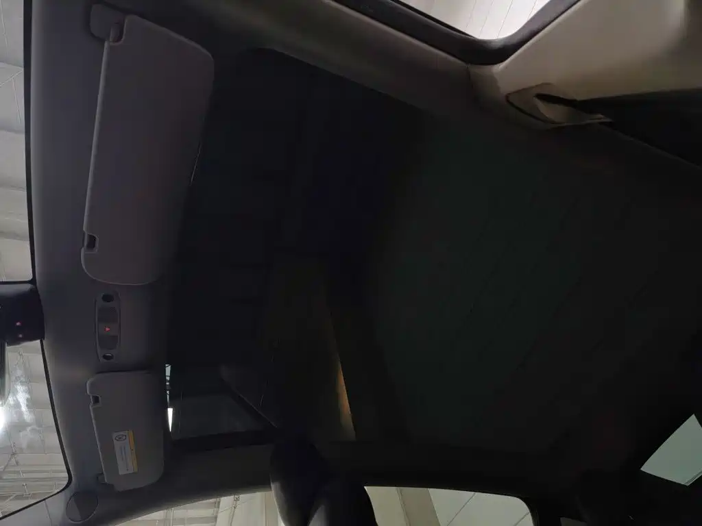 Tesla Model Y — фото 14