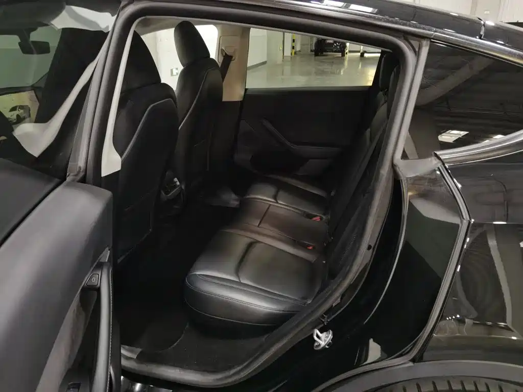 Tesla Model Y — фото 15