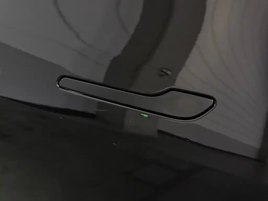 Tesla Model Y — фото 18