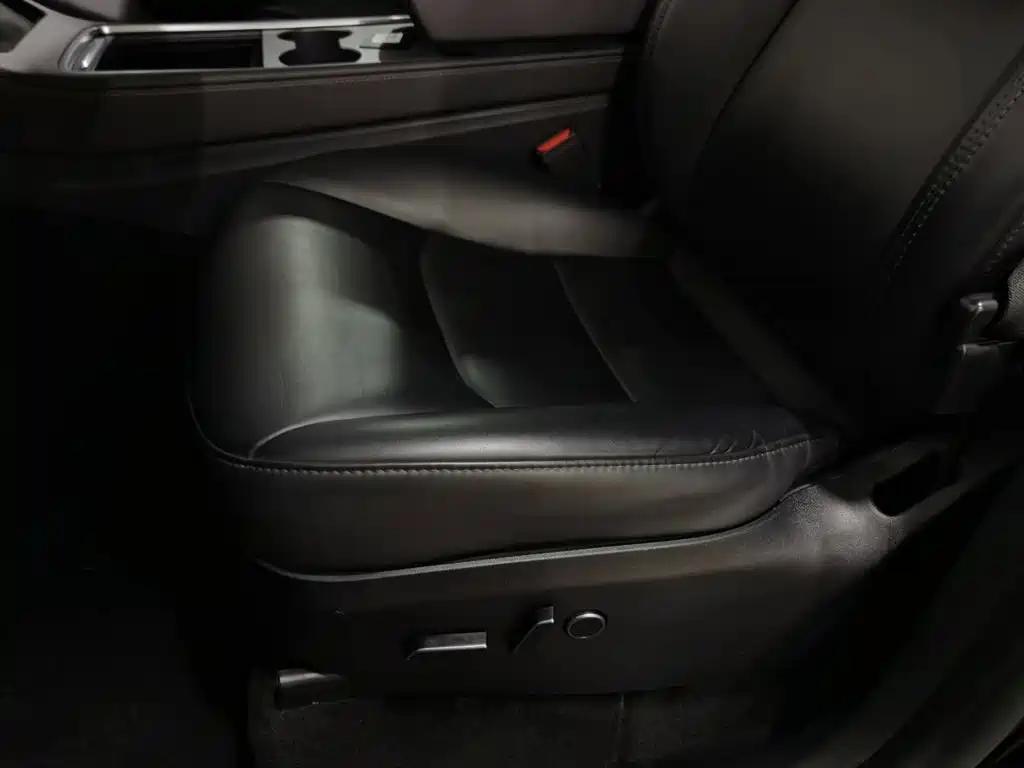 Tesla Model Y — фото 20