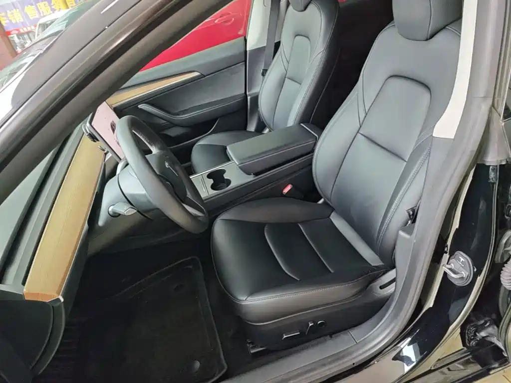 Tesla Model 3 — фото 15