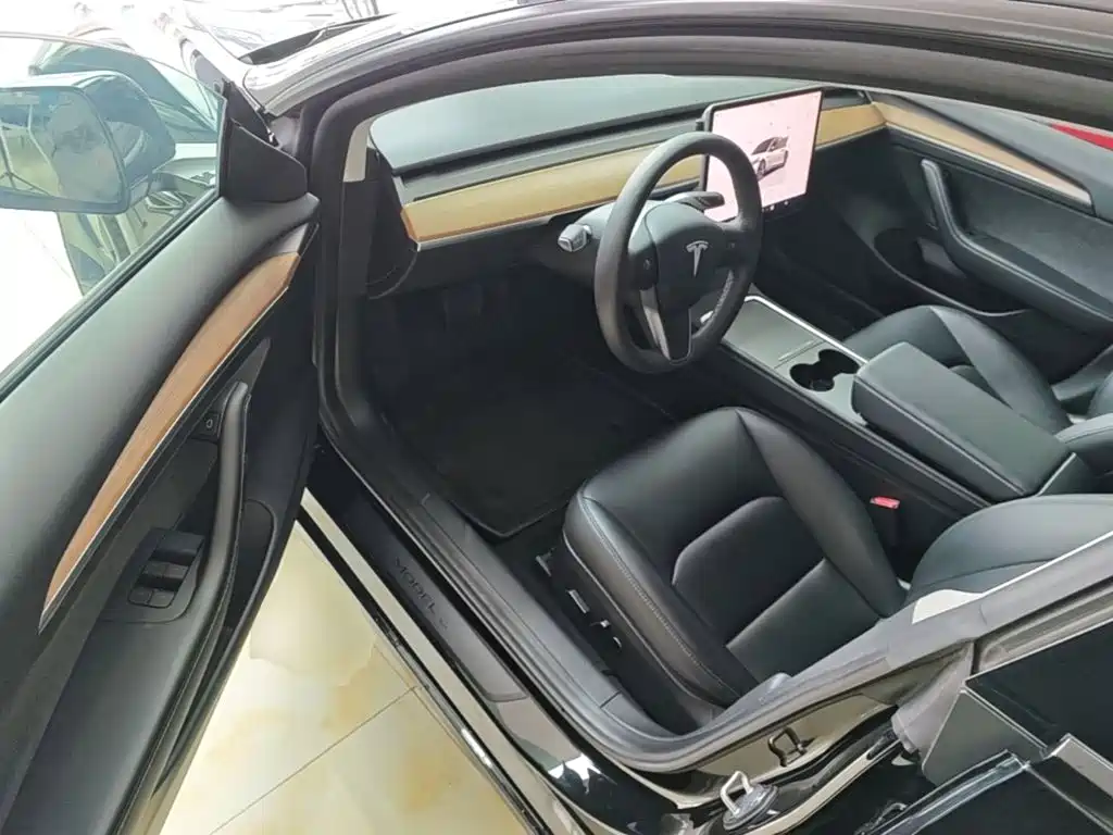 Tesla Model 3 — фото 16