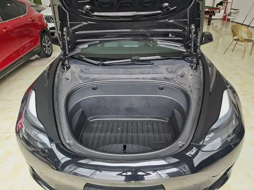 Tesla Model 3 — фото 20