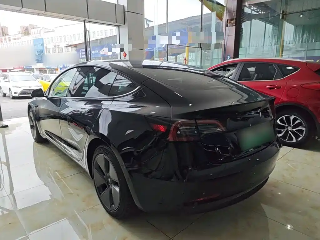Tesla Model 3 — фото 5