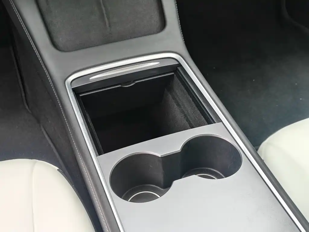 Tesla Model 3 — фото 13