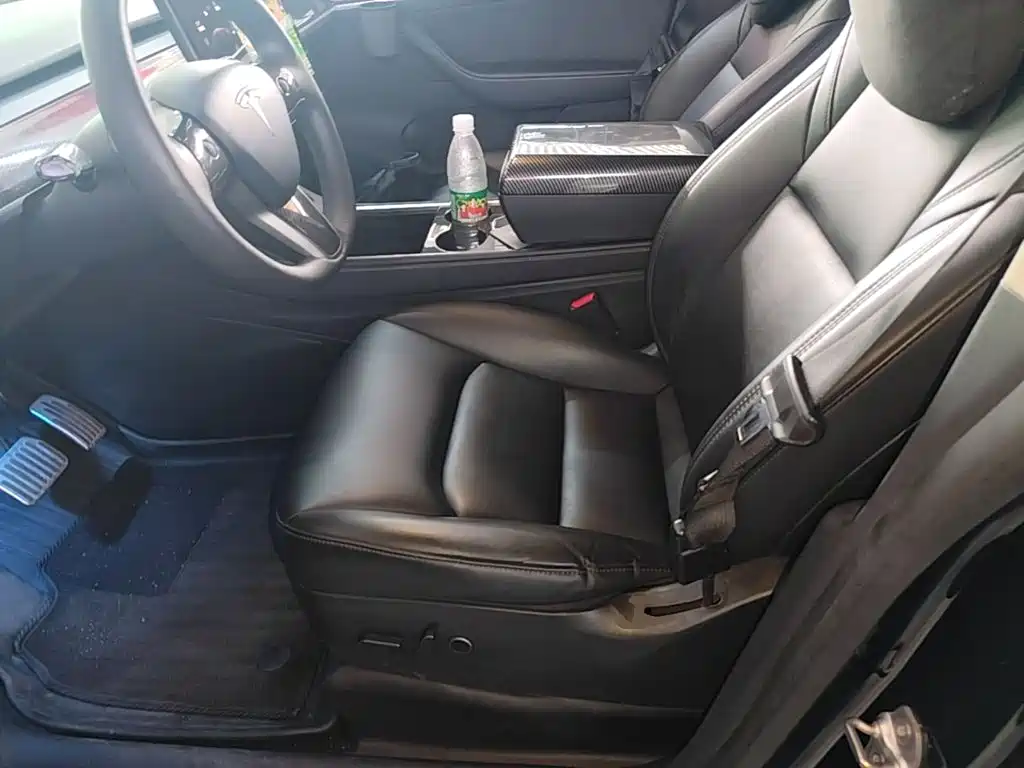 Tesla Model Y — фото 15