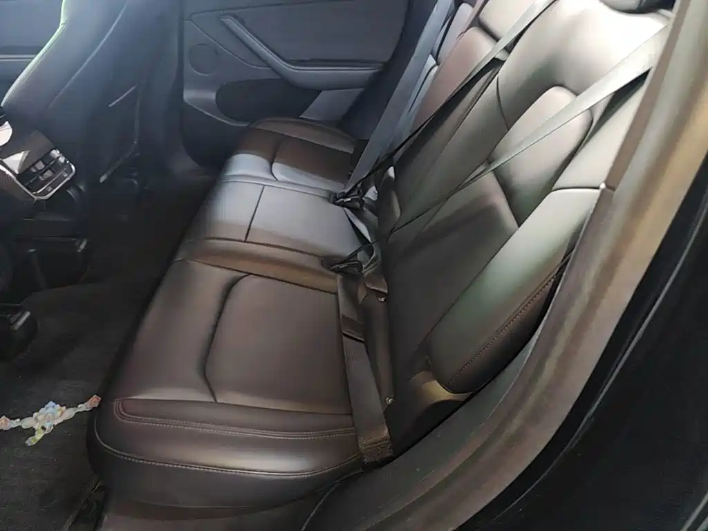 Tesla Model Y — фото 17