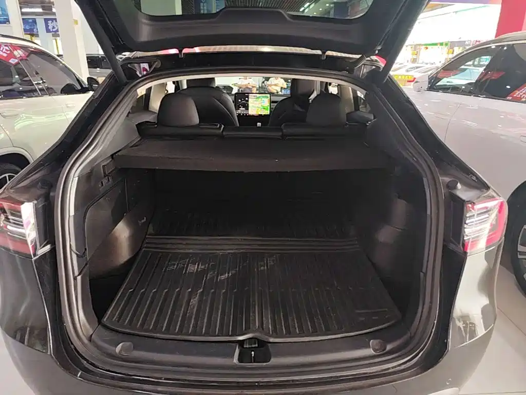 Tesla Model Y — фото 19