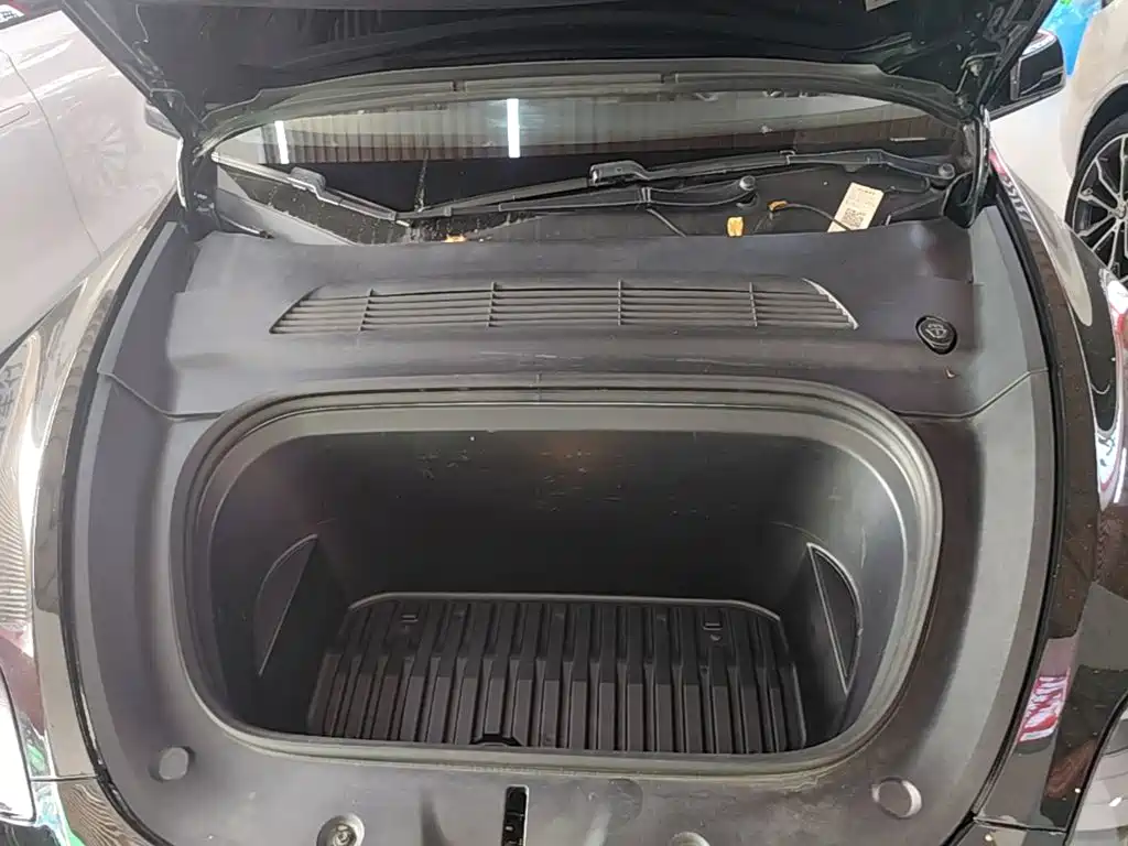 Tesla Model Y — фото 20
