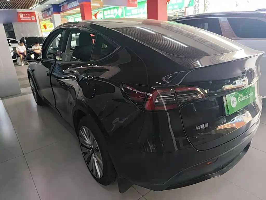Tesla Model Y — фото 5