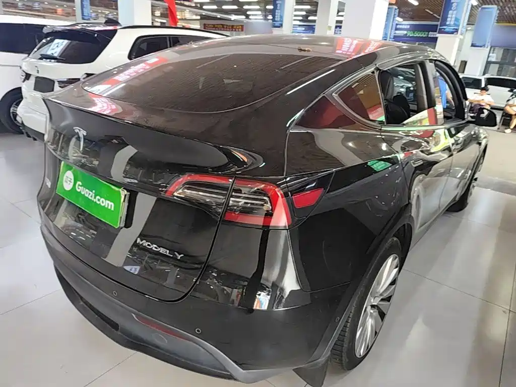 Tesla Model Y — фото 7