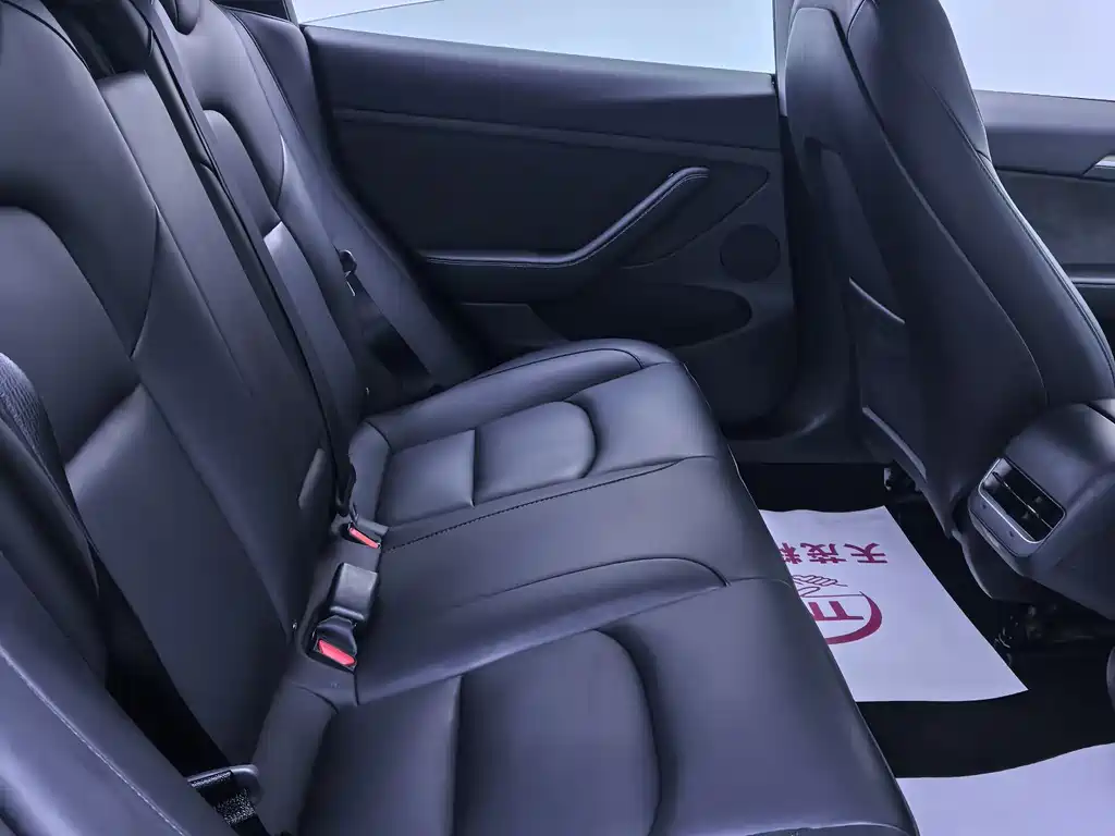 Tesla Model 3 — фото 10