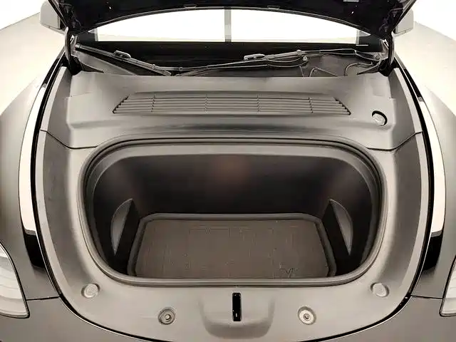 Tesla Model Y — фото 17