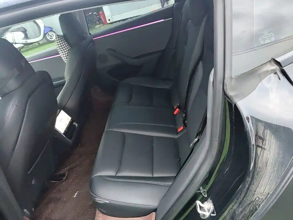 Tesla Model 3 — фото 17
