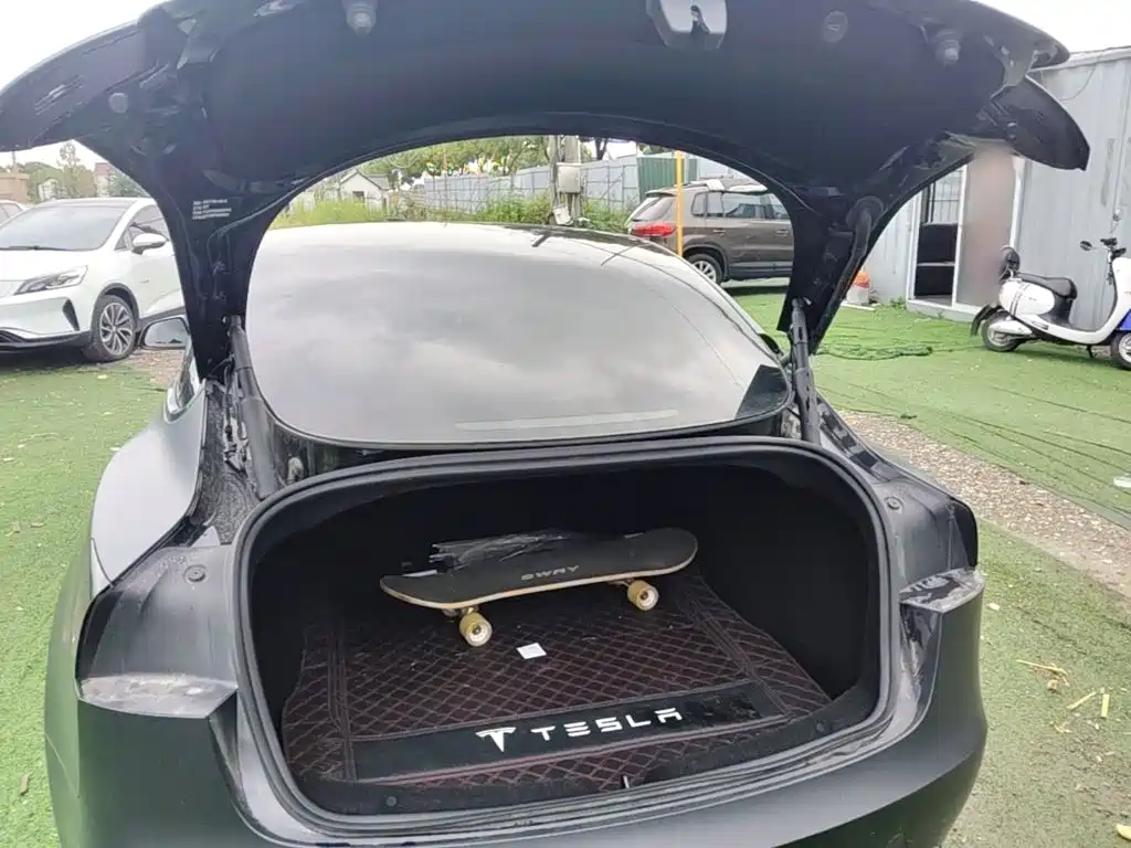 Tesla Model 3 — фото 19