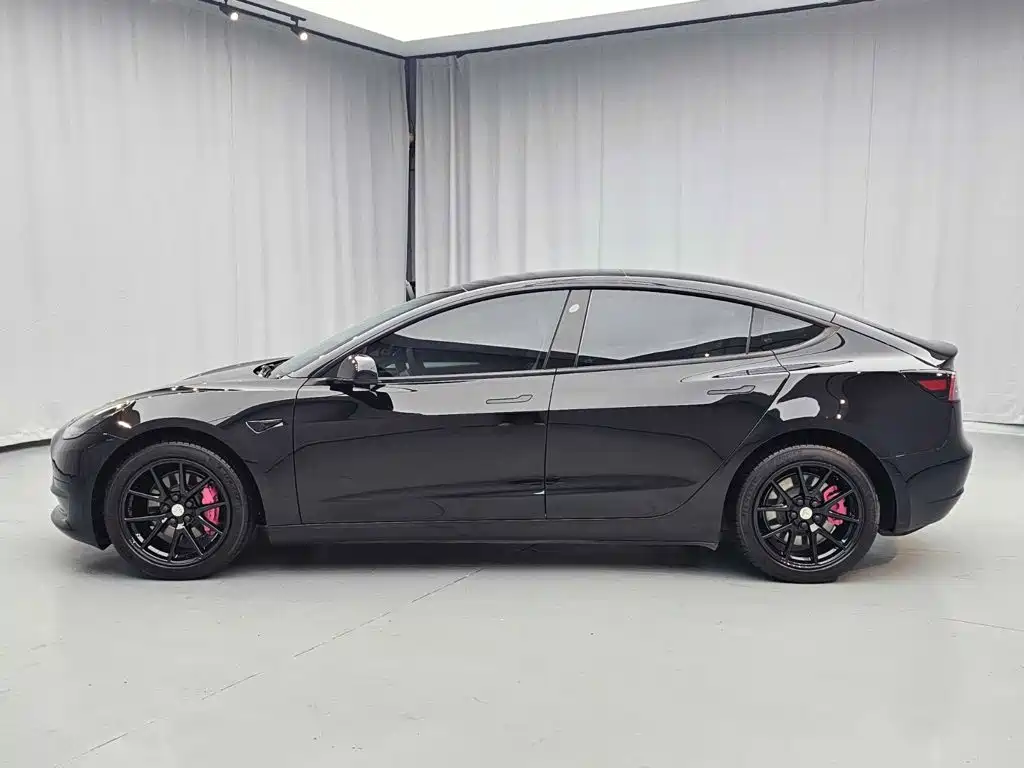 Tesla Model 3 — фото 3