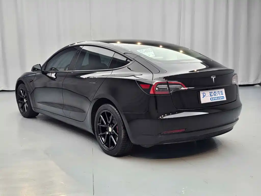 Tesla Model 3 — фото 4
