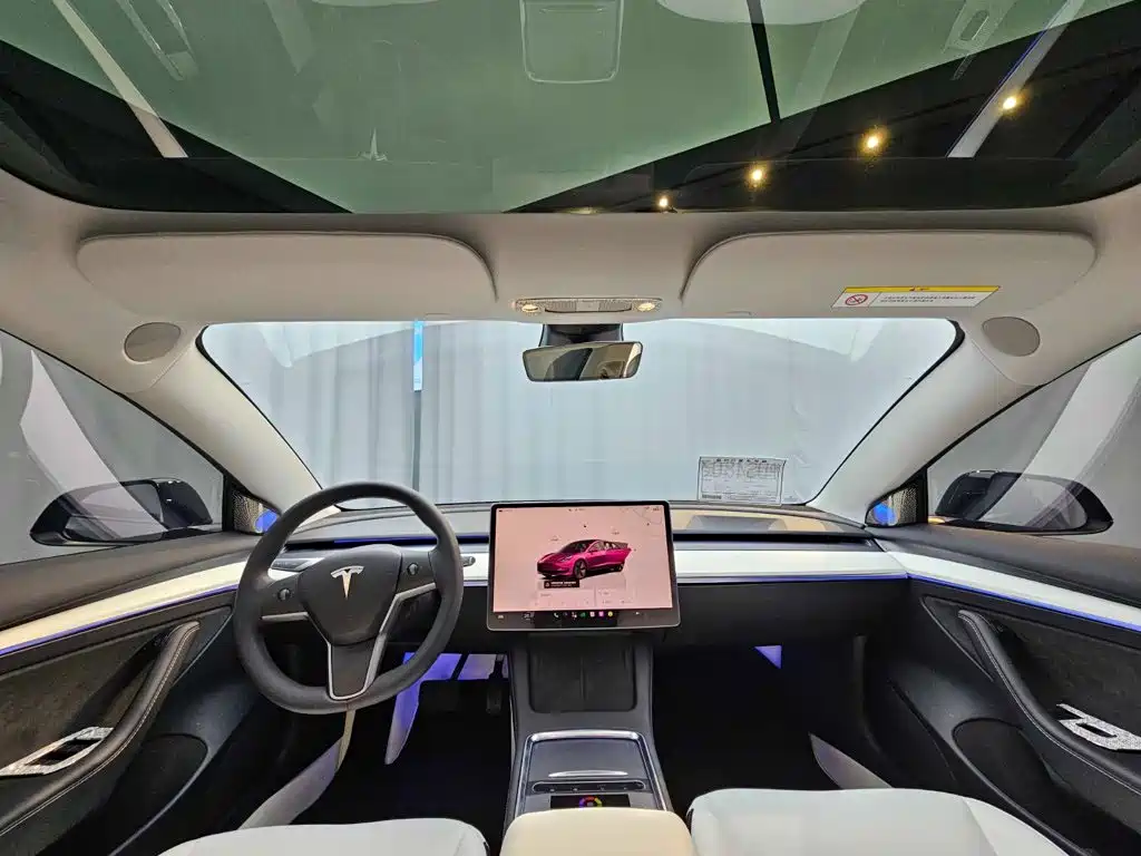 Tesla Model 3 — фото 9
