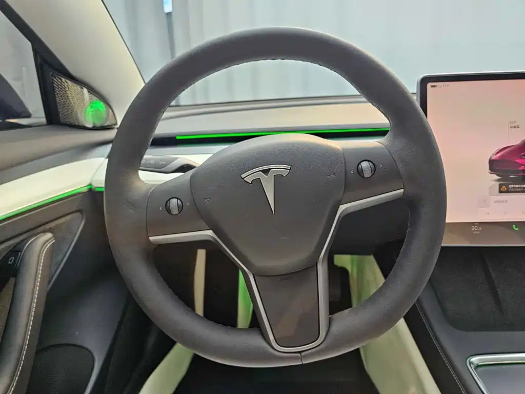 Tesla Model 3 — фото 10