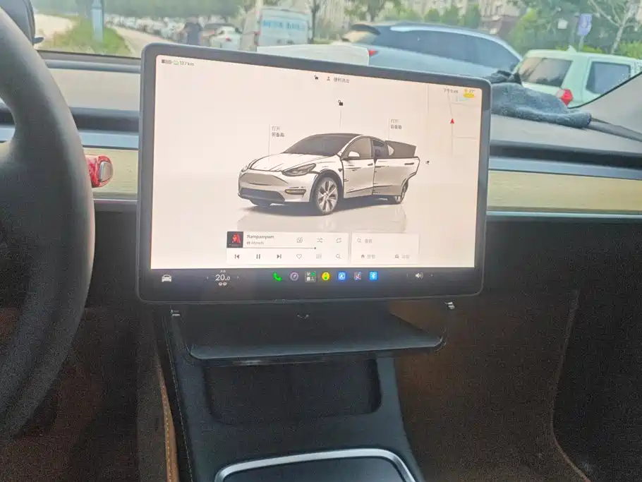 Tesla Model Y — фото 13