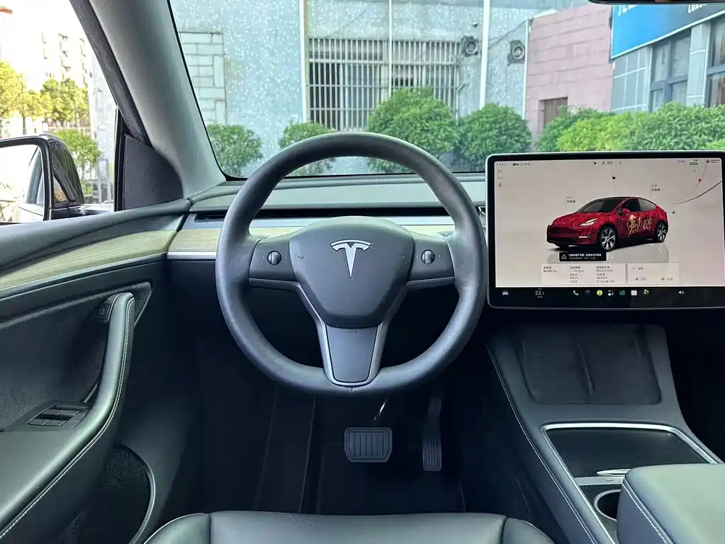Tesla Model Y — фото 5
