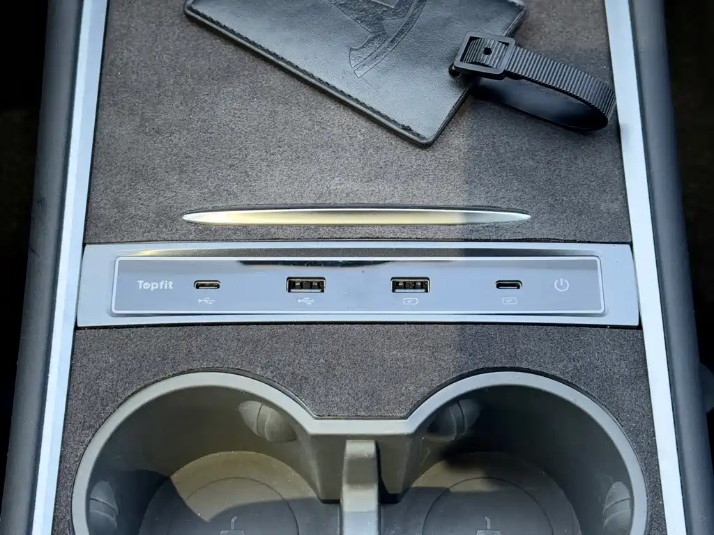 Tesla Model Y — фото 11