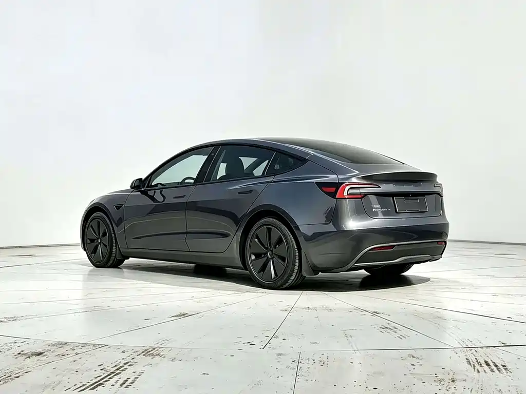 Tesla Model 3 — фото 11