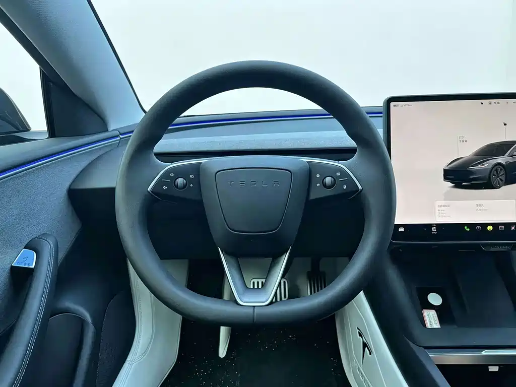 Tesla Model 3 — фото 8