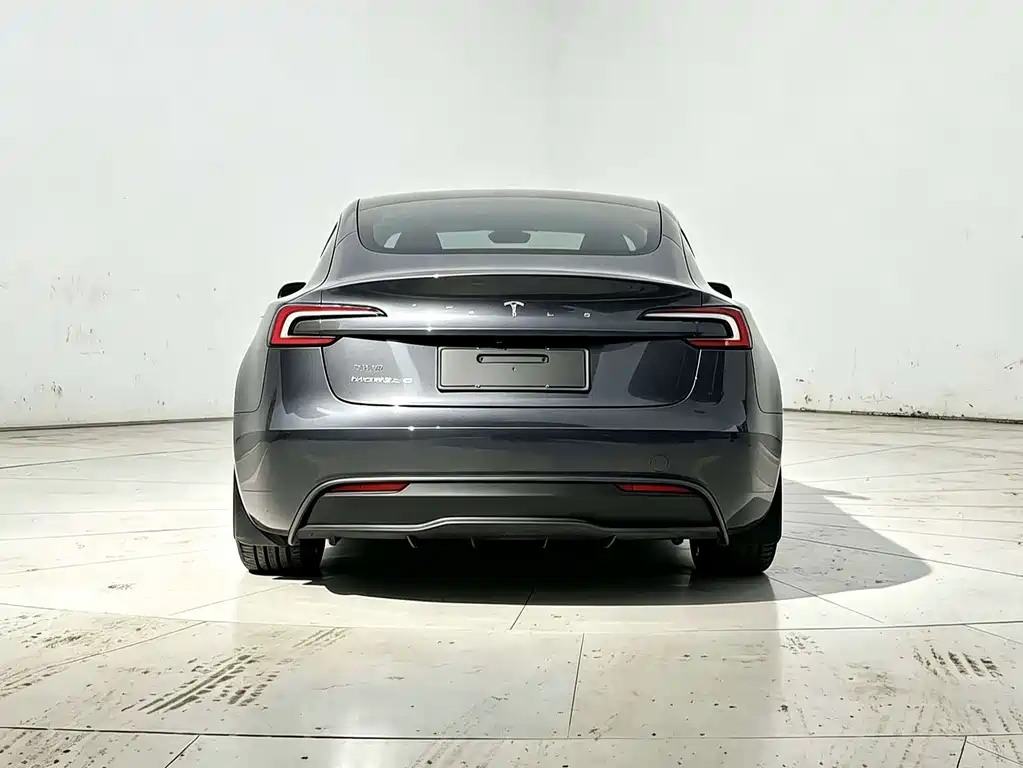 Tesla Model 3 — фото 9