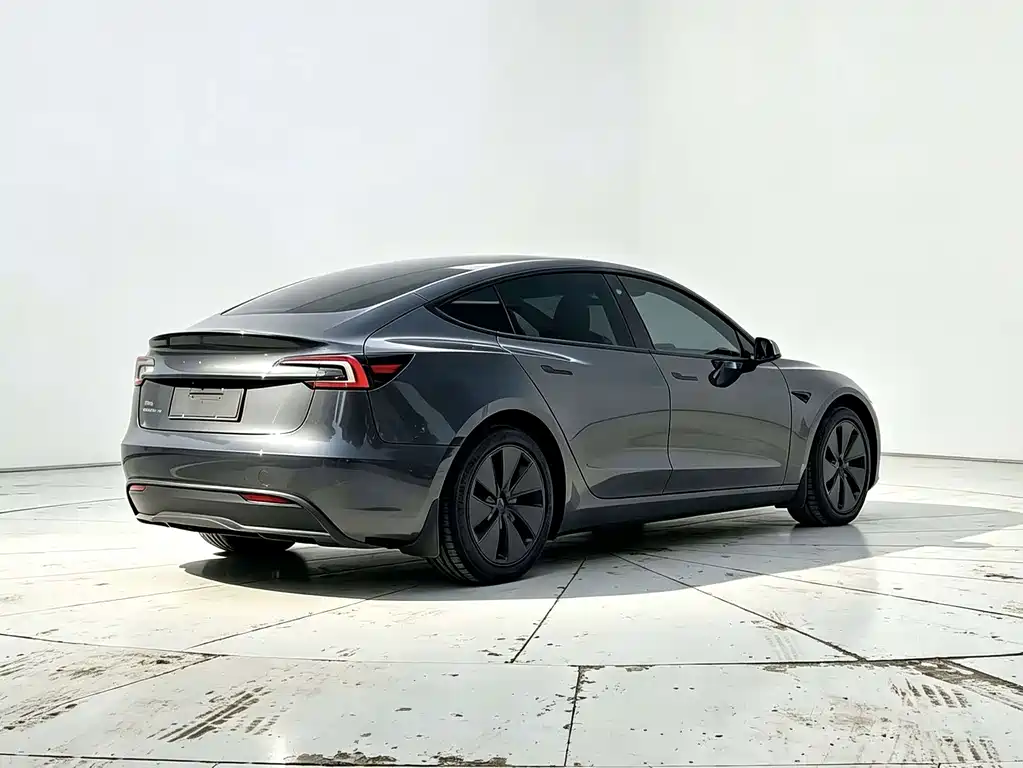 Tesla Model 3 — фото 10