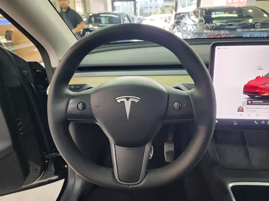 Tesla Model Y — фото 17