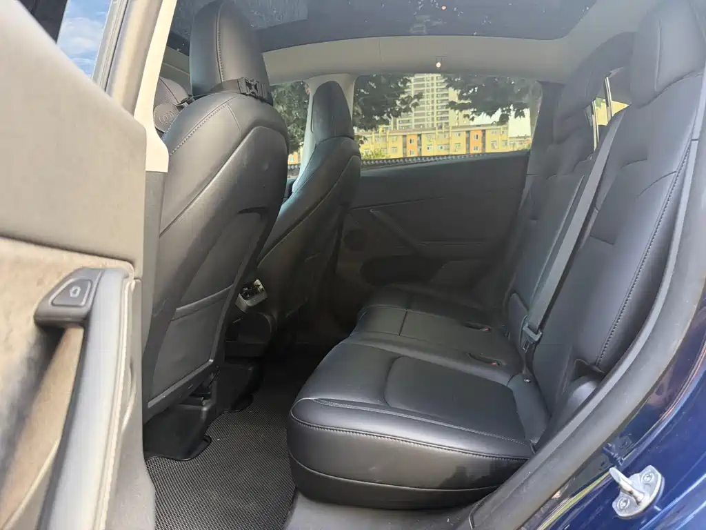 Tesla Model Y — фото 13