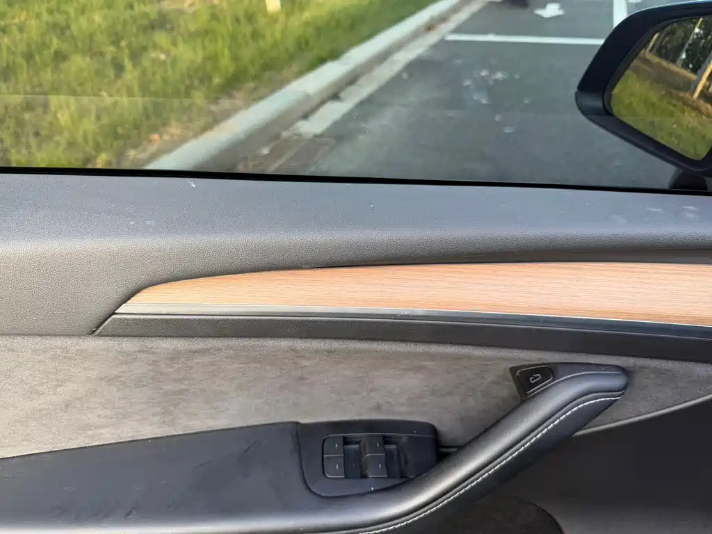 Tesla Model Y — фото 14