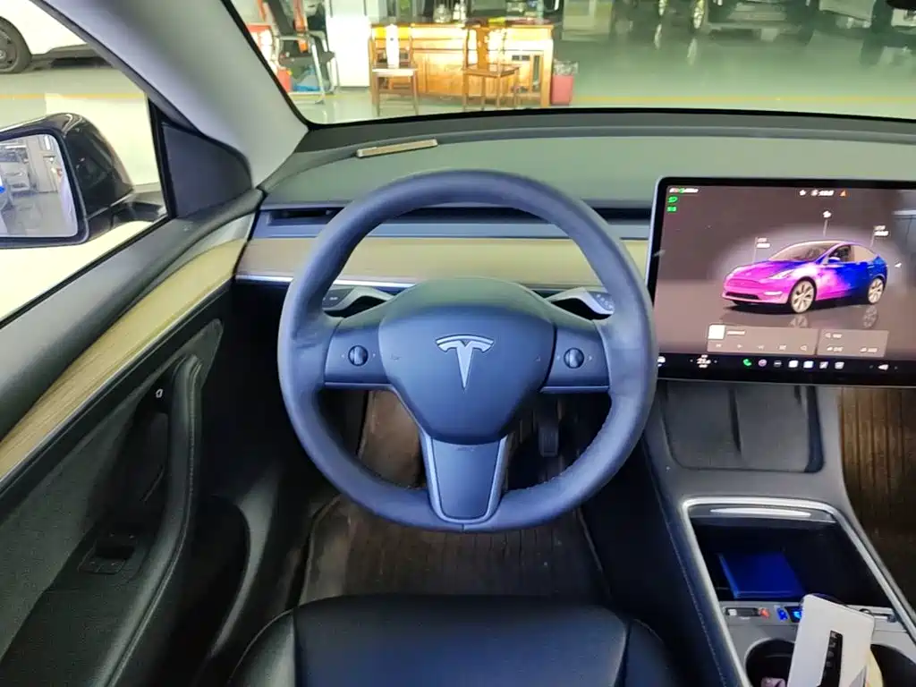 Tesla Model Y — фото 11