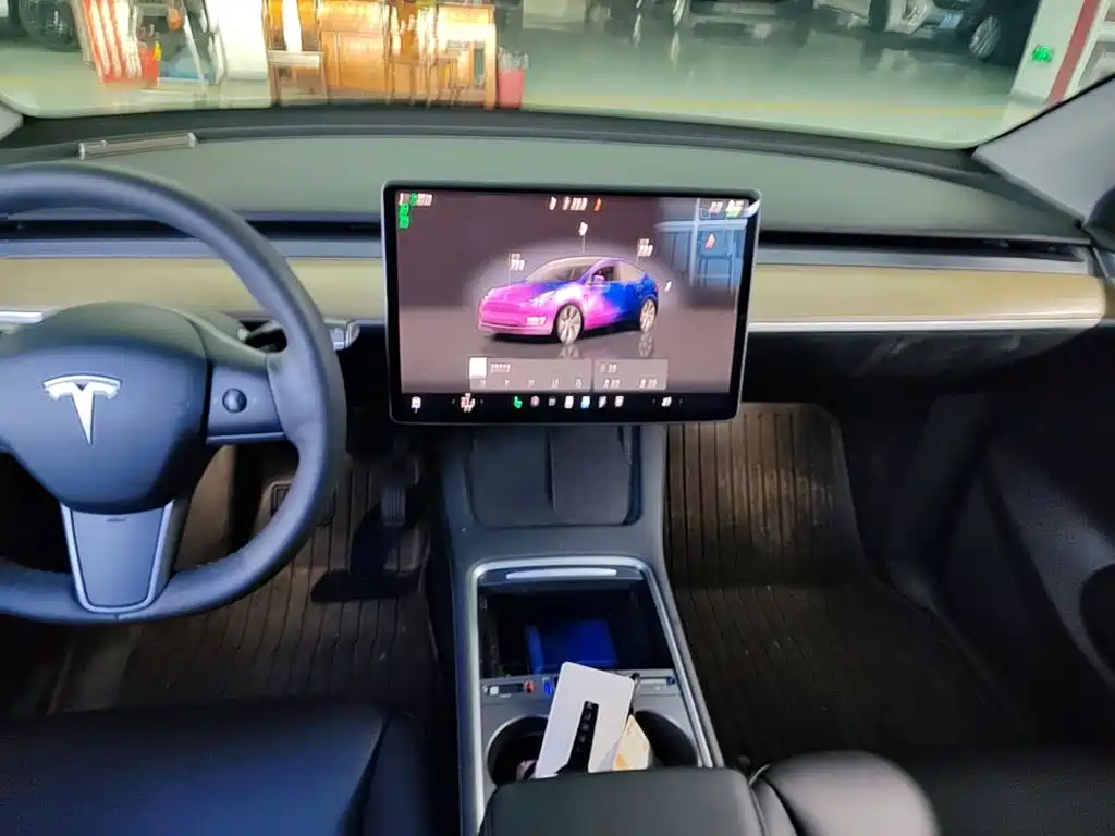 Tesla Model Y — фото 13