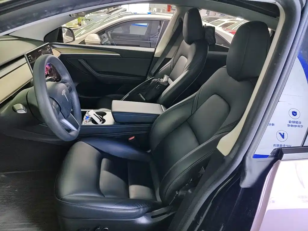 Tesla Model Y — фото 15