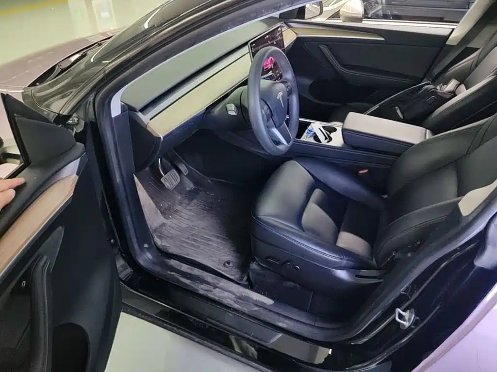 Tesla Model Y — фото 16